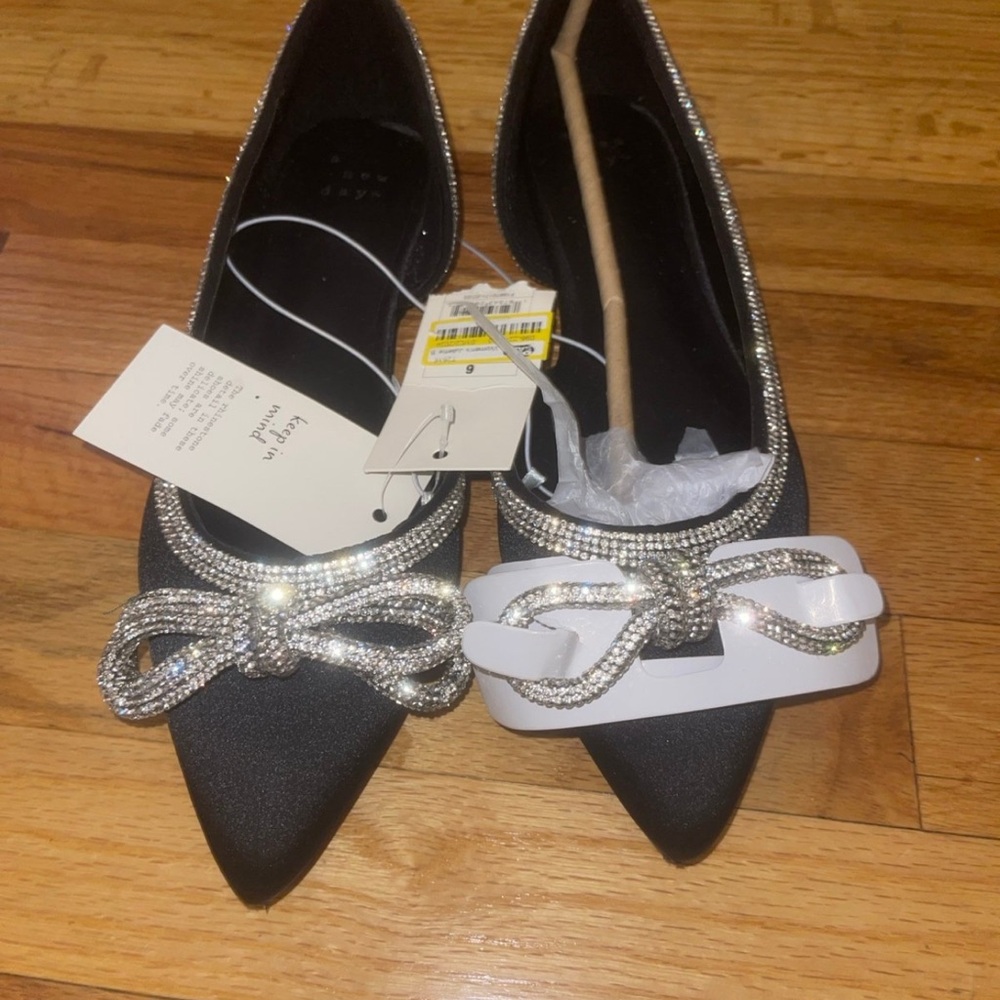 Elegant Black Women's Flats with Silver Accents